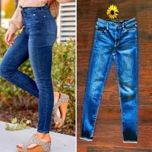 AMERICAN EAGLE SUPER STRATCH BLUE JEANS 🗨